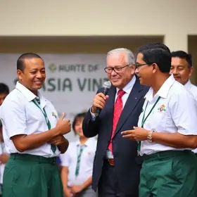escola em homenagem a Silvio Santos