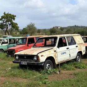 veículos abandonados São Vicente