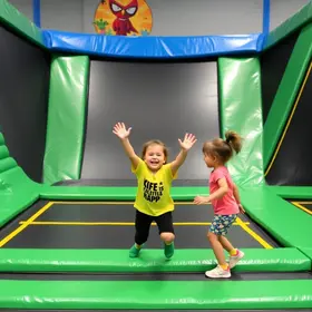 parque de trampolins em São Vicente